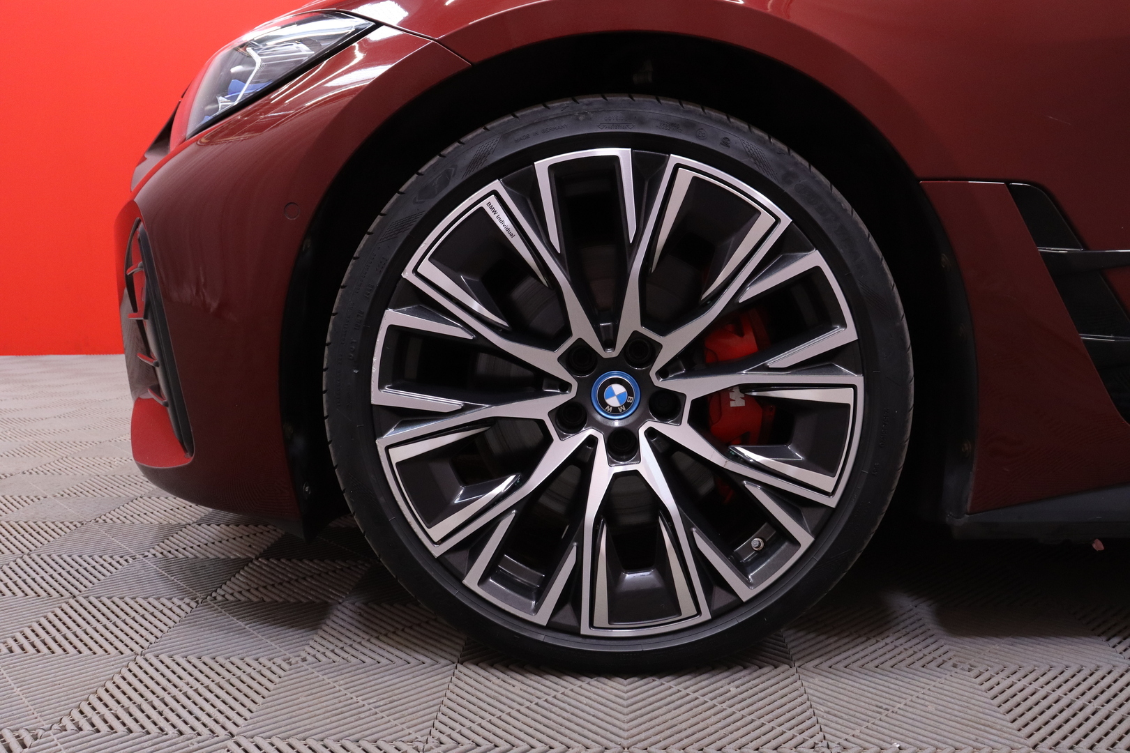 BMW - i4 M50 - Super Charged M Sport Pro / Laser / Kattoluukku / HUD / 360° / ACC / Harman&Kardon / Koukku / Adaptive M-alusta - Sedan