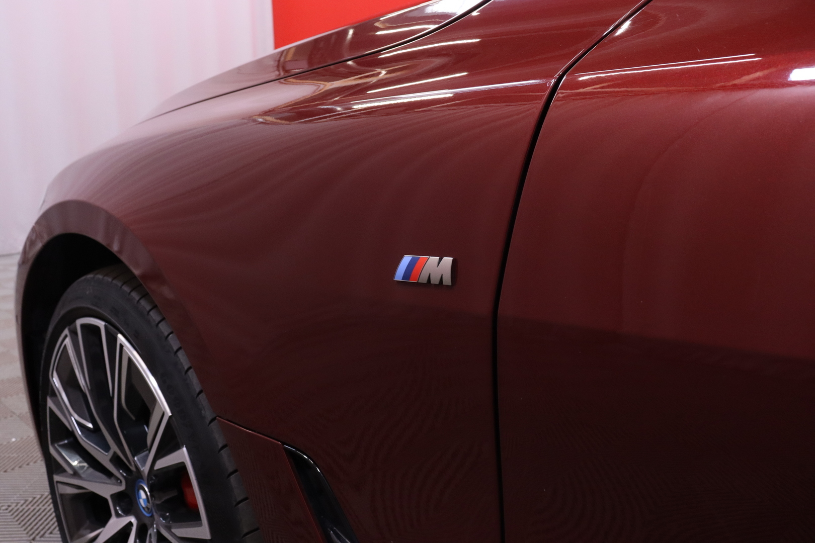 BMW - i4 M50 - Super Charged M Sport Pro / Laser / Kattoluukku / HUD / 360° / ACC / Harman&Kardon / Koukku / Adaptive M-alusta - Sedan
