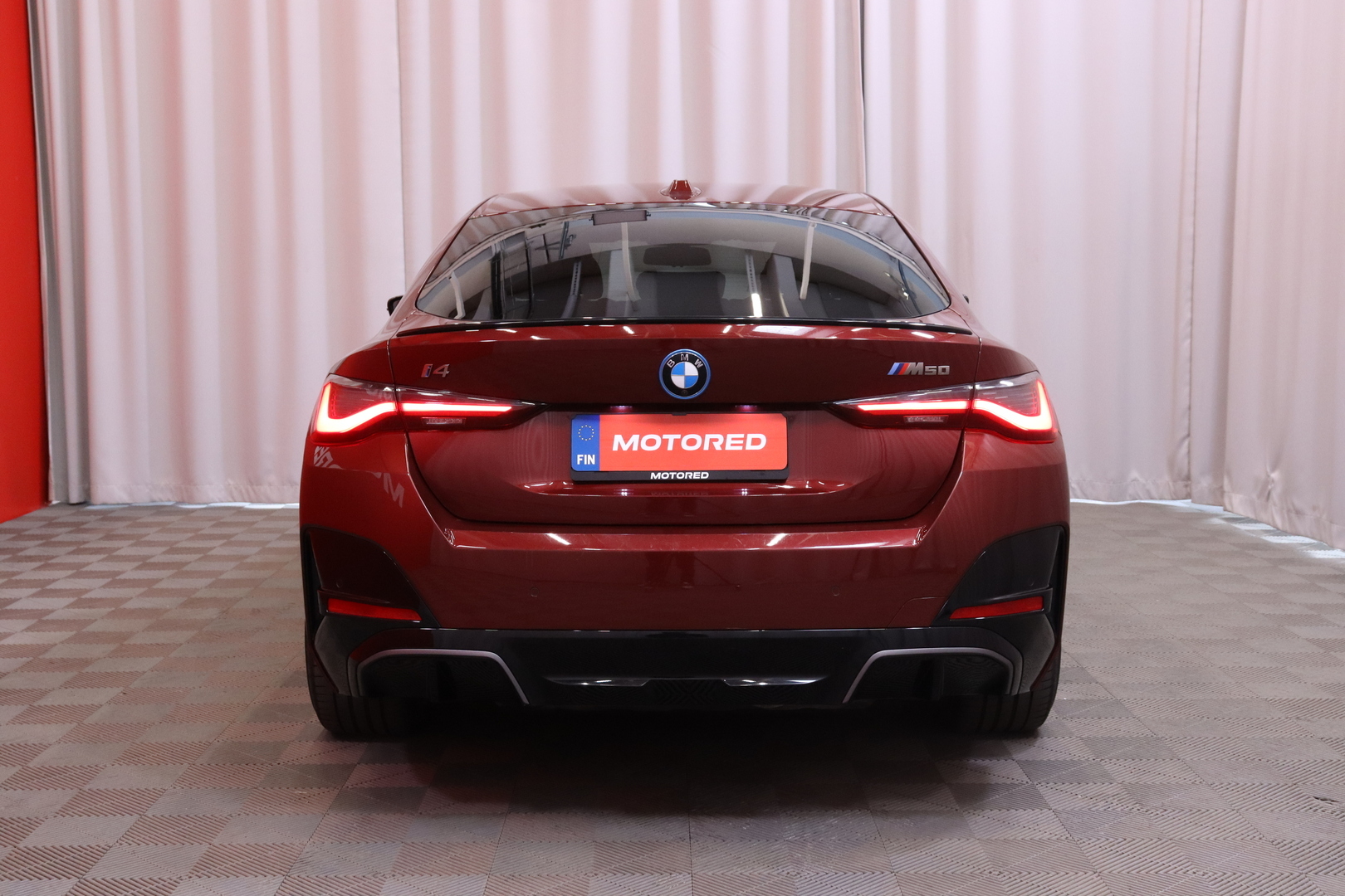 BMW - i4 M50 - Super Charged M Sport Pro / Laser / Kattoluukku / HUD / 360° / ACC / Harman&Kardon / Koukku / Adaptive M-alusta - Sedan