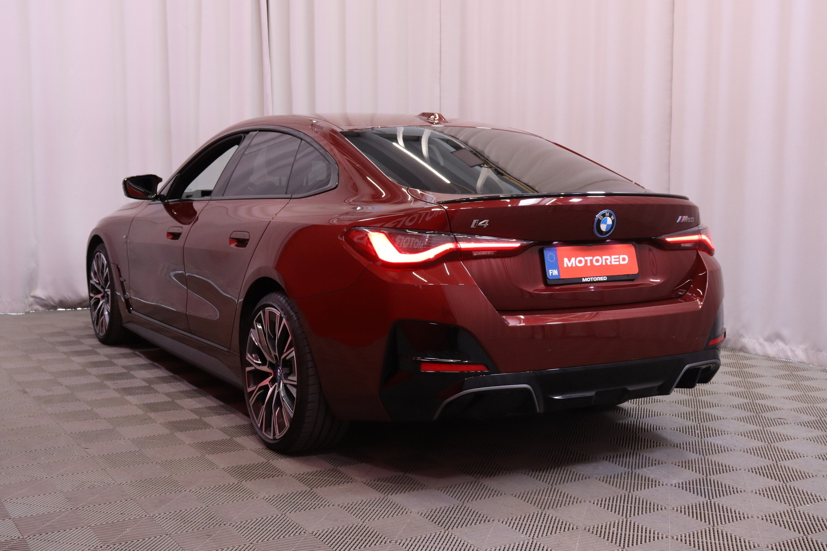 BMW - i4 M50 - Super Charged M Sport Pro / Laser / Kattoluukku / HUD / 360° / ACC / Harman&Kardon / Koukku / Adaptive M-alusta - Sedan