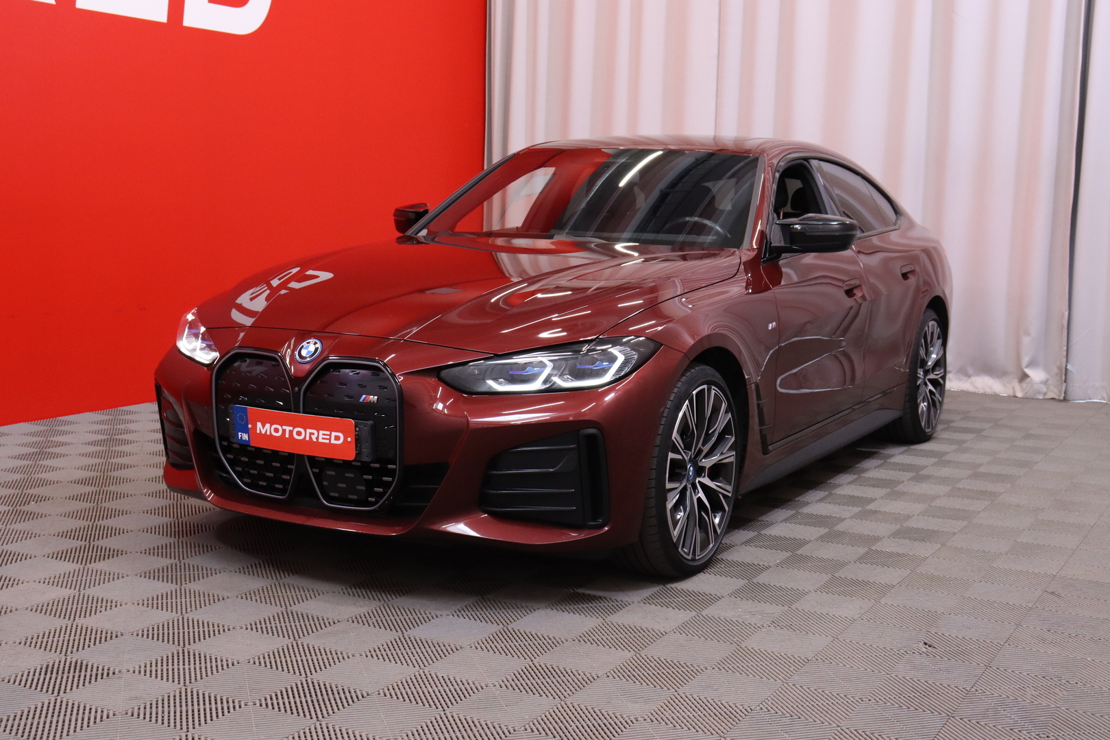 BMW - i4 M50 - Super Charged M Sport Pro / Laser / Kattoluukku / HUD / 360° / ACC / Harman&Kardon / Koukku / Adaptive M-alusta - Sedan