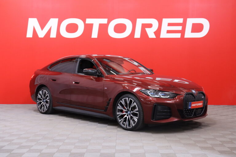 BMW - i4 M50 - Super Charged M Sport Pro / Laser / Kattoluukku / HUD / 360° / ACC / Harman&Kardon / Koukku / Adaptive M-alusta - Sedan