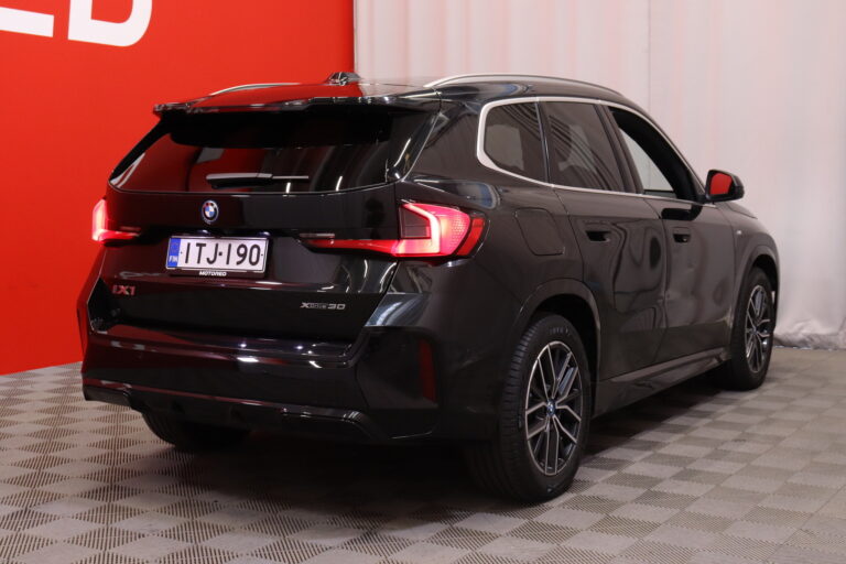 BMW iX1