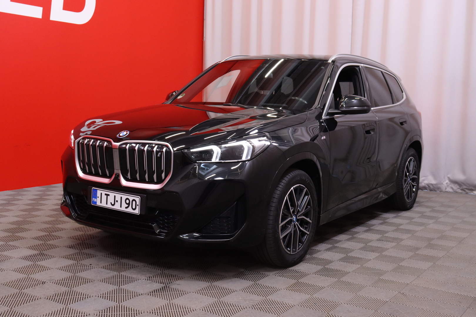 BMW - iX1 - U11 30 xDrive Fully Charged M Sport - Maastoauto
