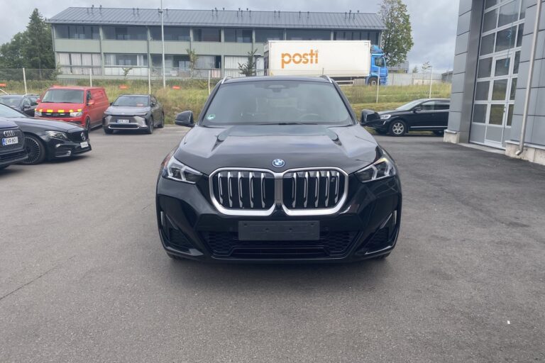 BMW iX1