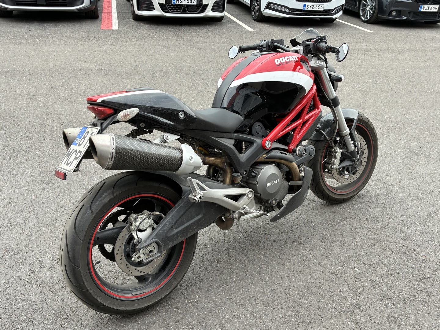 Ducati - MONSTER - 696 ABS // Juuri saapunut! / Suomi-pyörä / Sliparit / Huoltokirja // - Moottoripyörä