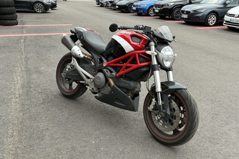 Ducati - MONSTER - 696 ABS // Juuri saapunut! / Suomi-pyörä / Sliparit / Huoltokirja // - Moottoripyörä