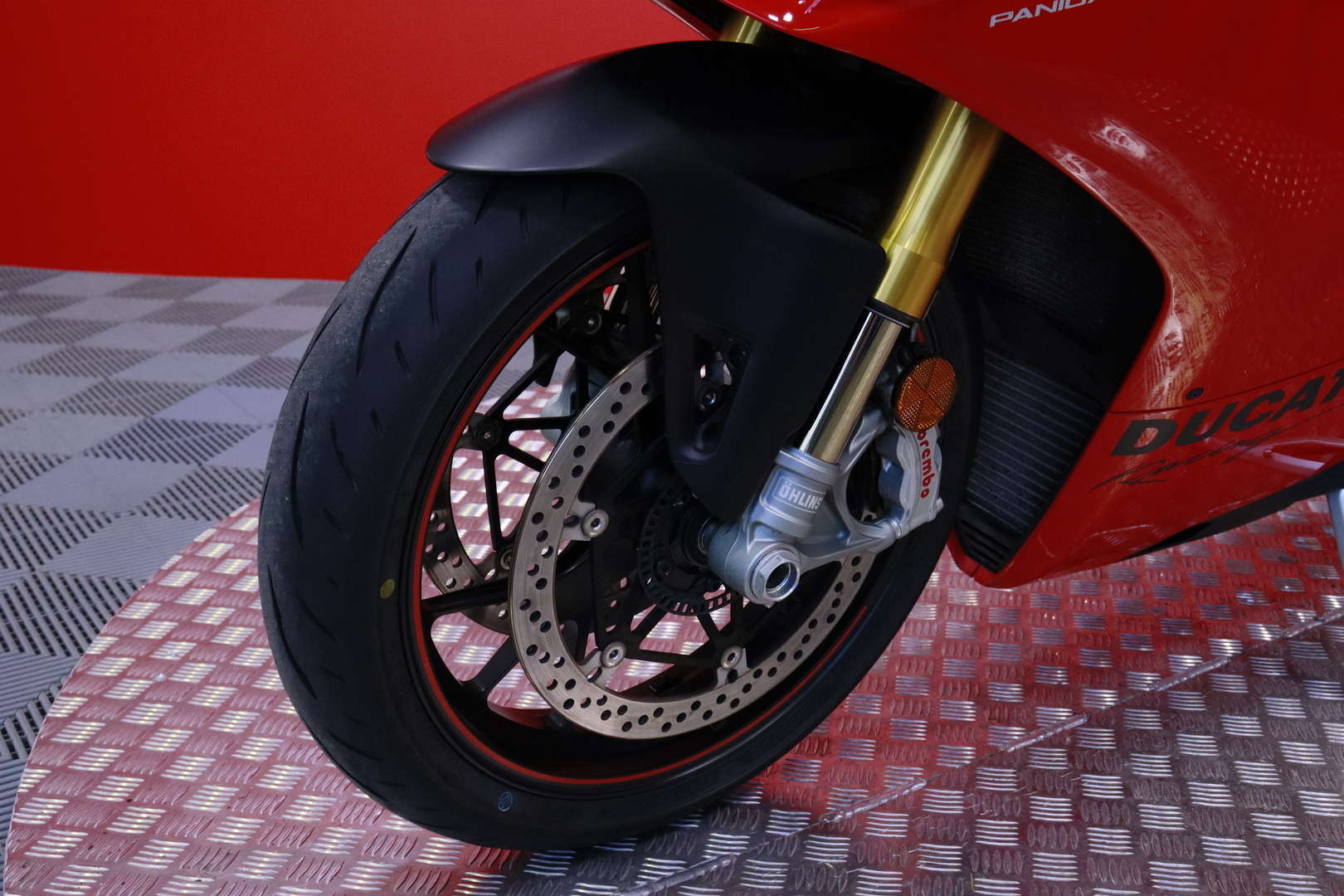 Ducati - PANIGALE V4 - V4S // Huoltokirja / DQS / Öhlins / Ajomodet / Mukautettavat säädöt YMS! // - Moottoripyörä