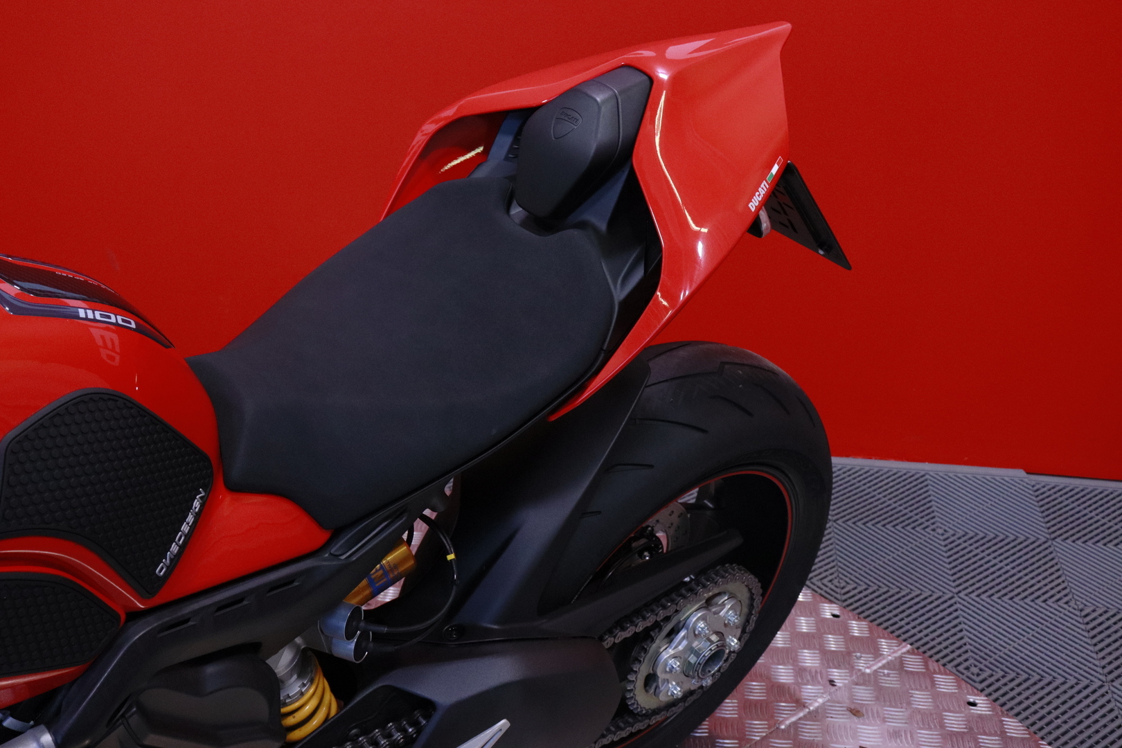 Ducati - PANIGALE V4 - V4S // Huoltokirja / DQS / Öhlins / Ajomodet / Mukautettavat säädöt YMS! // - Moottoripyörä