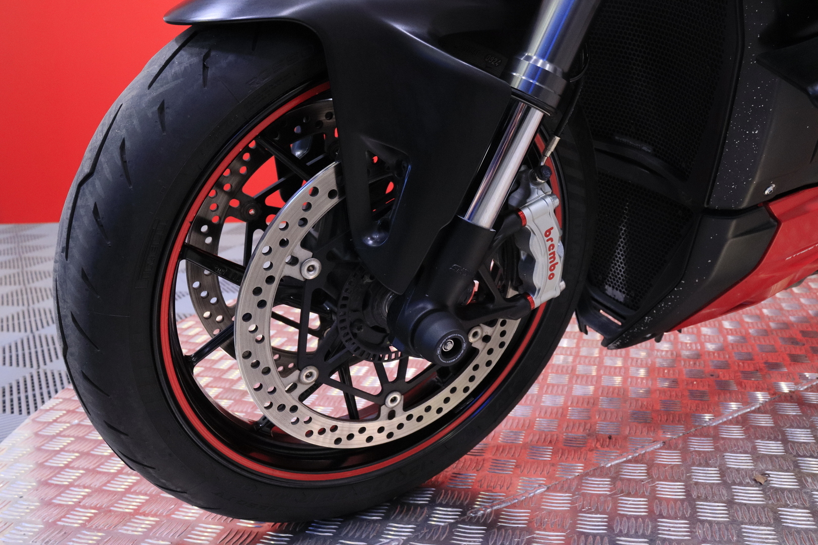 Ducati - STREETFIGHTER - V4 // Zard sliparit / Huoltokirja / Suomi-pyörä / Juuri huollettu! // - Moottoripyörä