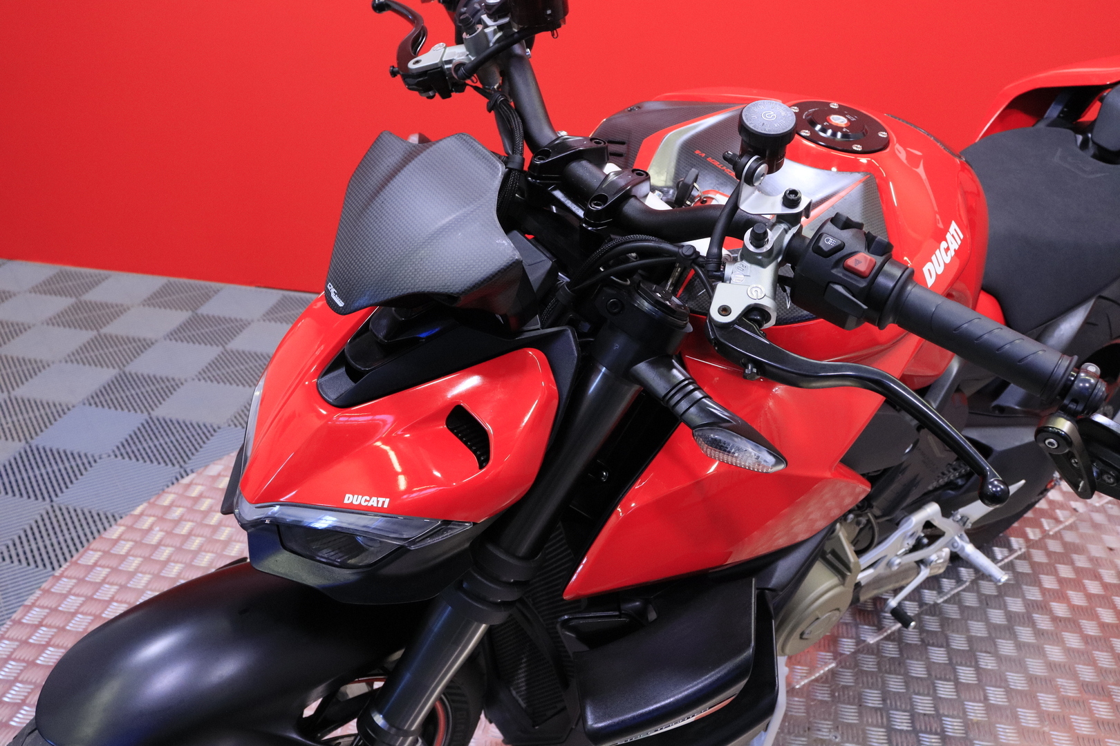 Ducati - STREETFIGHTER - V4 // Zard sliparit / Huoltokirja / Suomi-pyörä / Juuri huollettu! // - Moottoripyörä