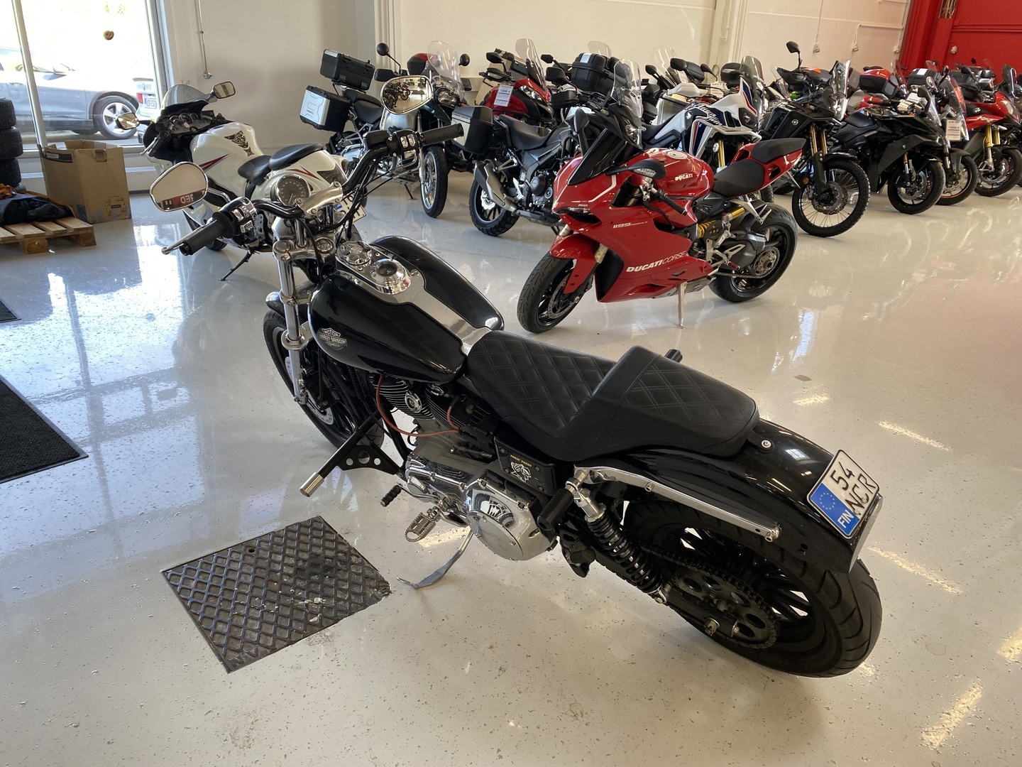 Harley-Davidson - DYNA - FXDI Dyna Super Glide // Juuri saapunut / Todella tyylikäs! // - Moottoripyörä