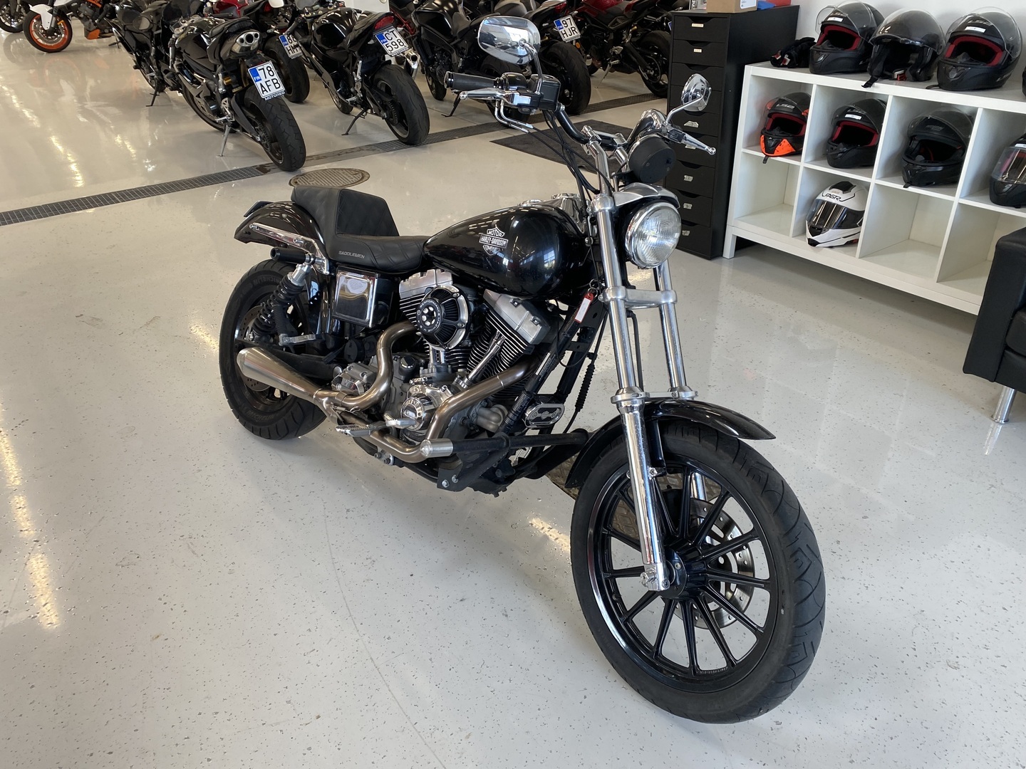 Harley-Davidson - DYNA - FXDI Dyna Super Glide // Juuri saapunut / Todella tyylikäs! // - Moottoripyörä