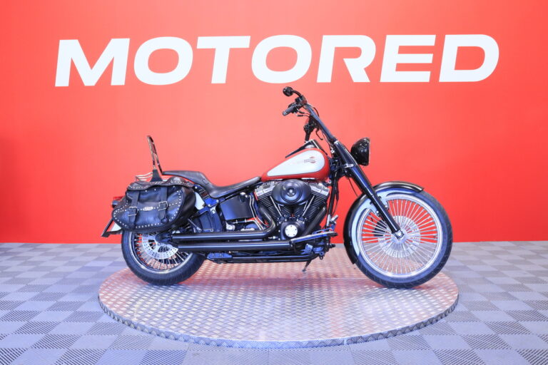 Harley-Davidson - SOFTAIL - FLSTC Heritage Softail Classic // Sissybar / V&H putkisto / Paksupinnat // - Moottoripyörä