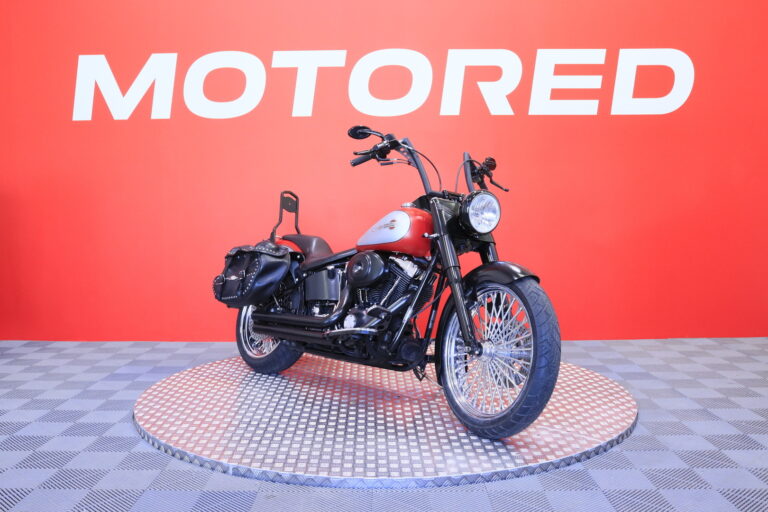 Harley-Davidson - SOFTAIL - FLSTC Heritage Softail Classic // Sissybar / V&H putkisto / Paksupinnat / Ei vauriohistoriaa // - Moottoripyörä