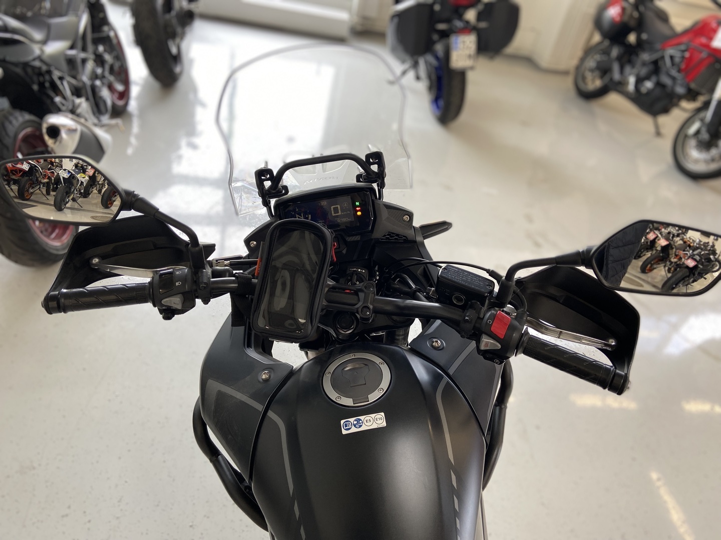 Honda - CB - 500 X // Juuri saapunut! / Suomi-pyörä / Laukut // - Moottoripyörä