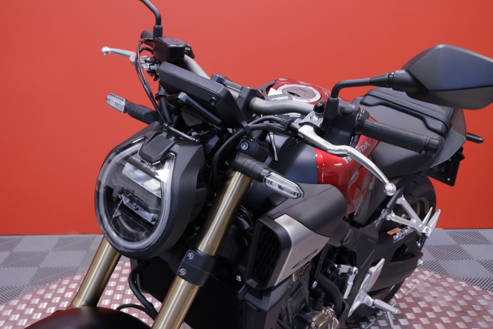 Honda - CB - 650 R // Juuri saapunut! / Suomi-pyörä / Huoltokirja / E-Clutch / Shifter // - Moottoripyörä