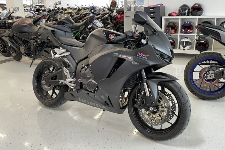 Honda - CBR - 600 RR // Juuri saapunut / Shifter / DCT // - Moottoripyörä