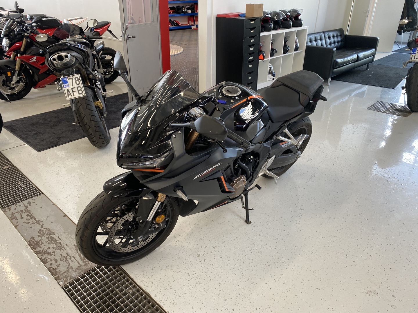 Honda - CBR - 650 R // Juuri saapunut! / Suomi-pyörä / Huoltokirja / Akrapovic / ABS // - Moottoripyörä