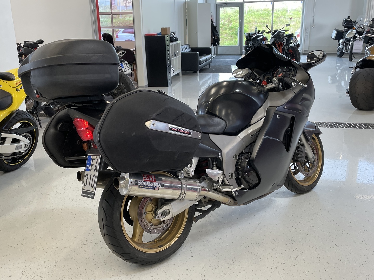 Honda - CBR - 1100 XX Super Blackbird // Yoshimura / 3x laukut / Juuri saapunut // - Moottoripyörä