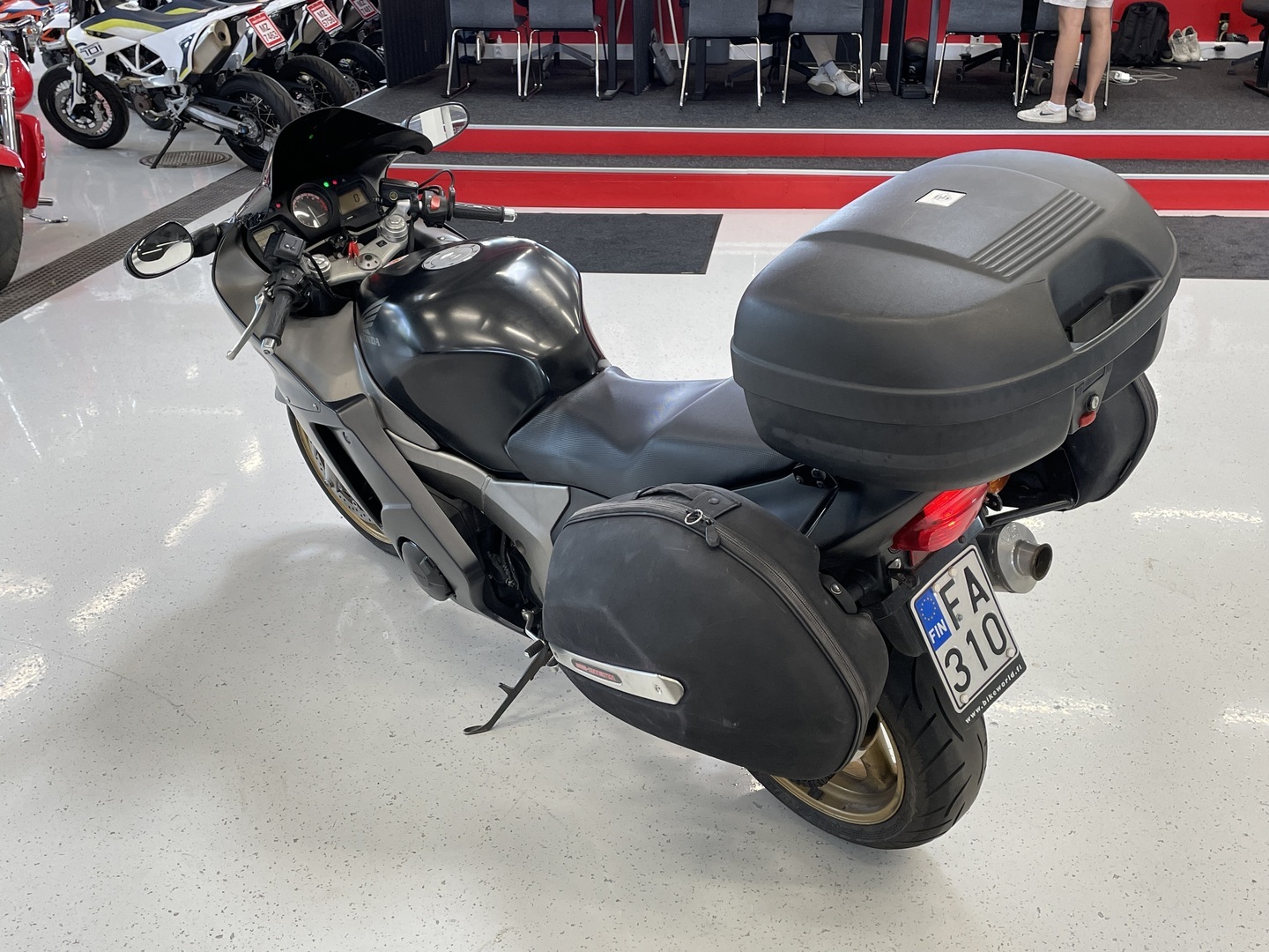 Honda - CBR - 1100 XX Super Blackbird // Yoshimura / 3x laukut / Juuri saapunut // - Moottoripyörä