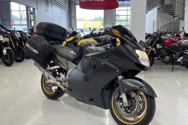 Honda - CBR - 1100 XX Super Blackbird // Yoshimura / 3x laukut / Juuri saapunut // - Moottoripyörä