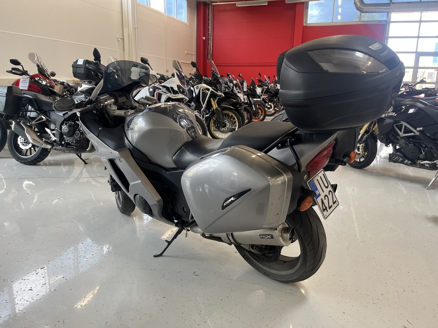 Honda - CBR - 1100 XX Super Blackbird // Juuri Saapunut! / 2.Omisteinen Suomi-Pyörä / Huoltokirja / 3x laukut / Putkisto // - Moottoripyörä