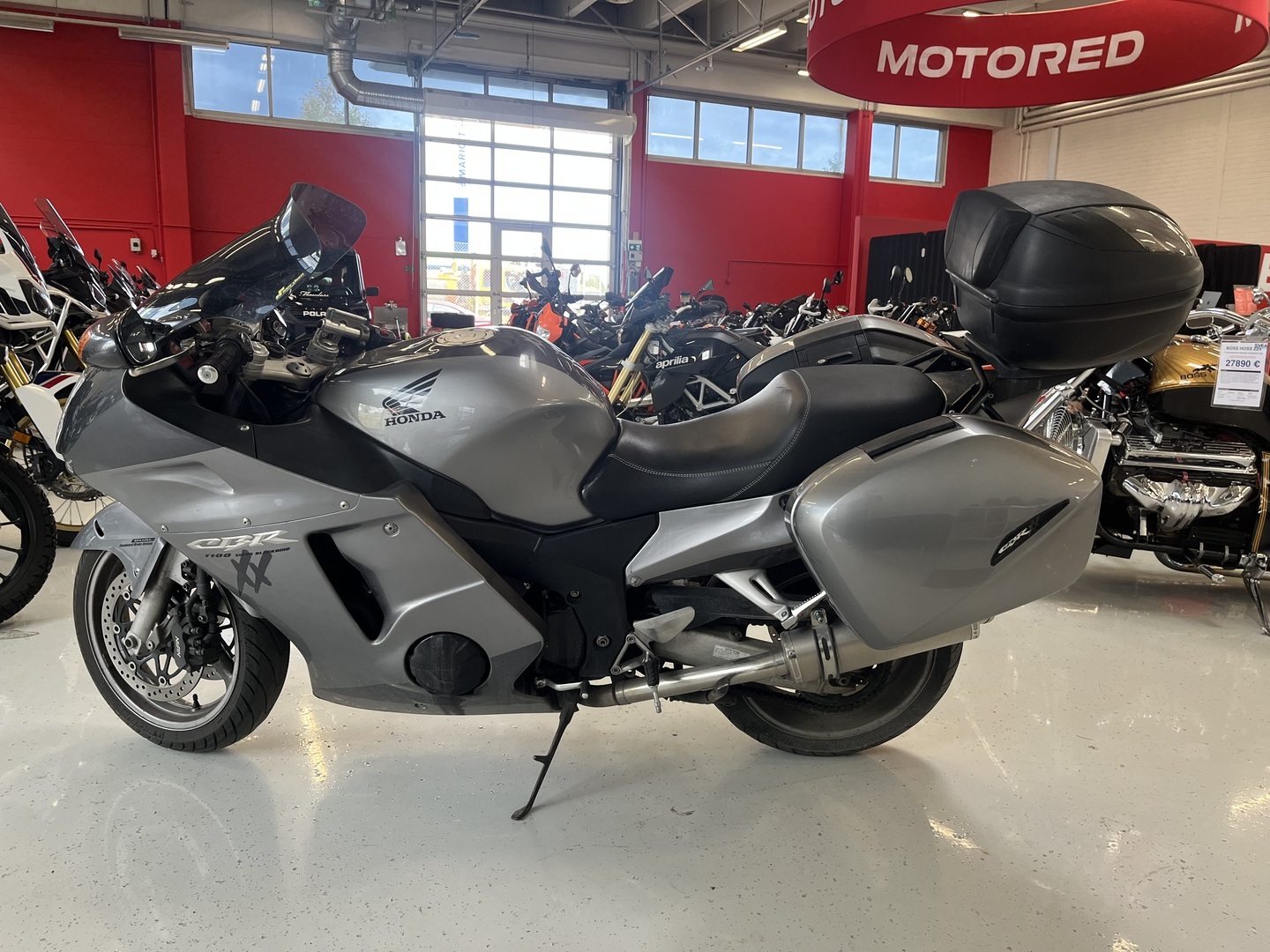 Honda - CBR - 1100 XX Super Blackbird // Juuri Saapunut! / 2.Omisteinen Suomi-Pyörä / Huoltokirja / 3x laukut / Putkisto // - Moottoripyörä