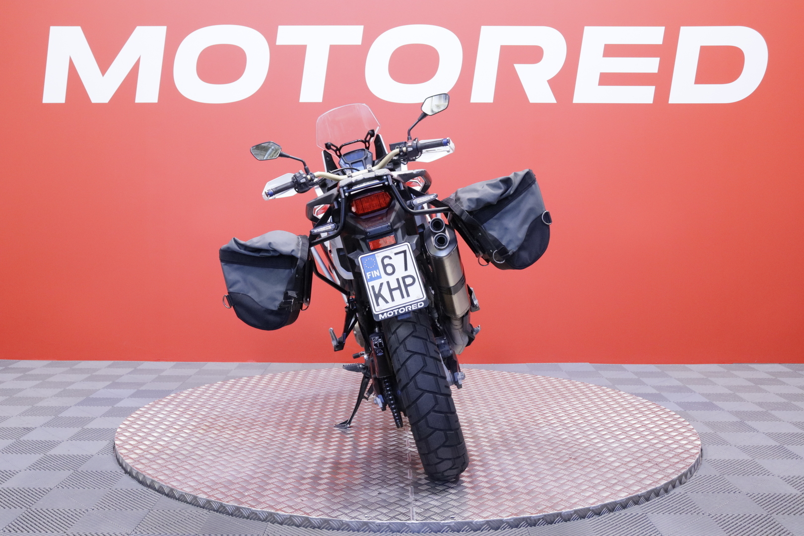 Honda - CRF - 1000L Africa Twin // Akrapovic / Suomi-pyörä / Sivulaukut // - Moottoripyörä