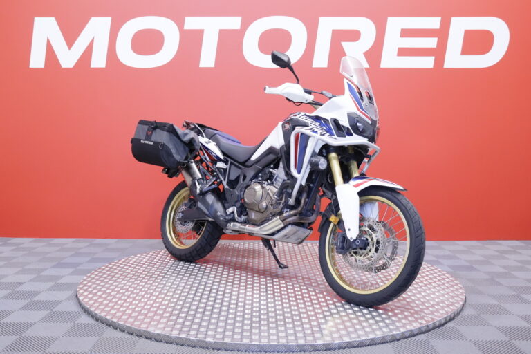 Honda - CRF - 1000L Africa Twin // Akrapovic / Suomi-pyörä / Sivulaukut // - Moottoripyörä