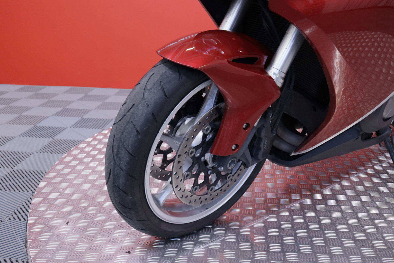 Honda - VFR - 1200 F // Suomi-pyörä / Akrapovic / Huoltokirja // - Moottoripyörä