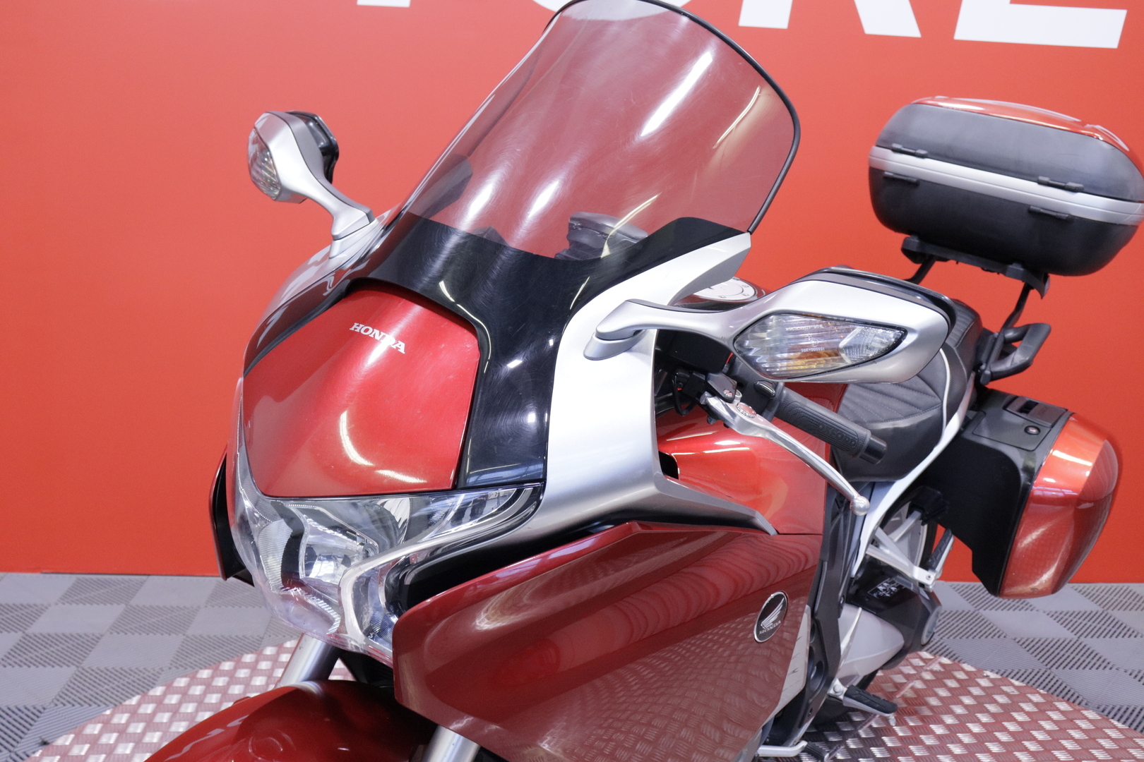 Honda - VFR - 1200 F // Suomi-pyörä / Akrapovic / Huoltokirja // - Moottoripyörä
