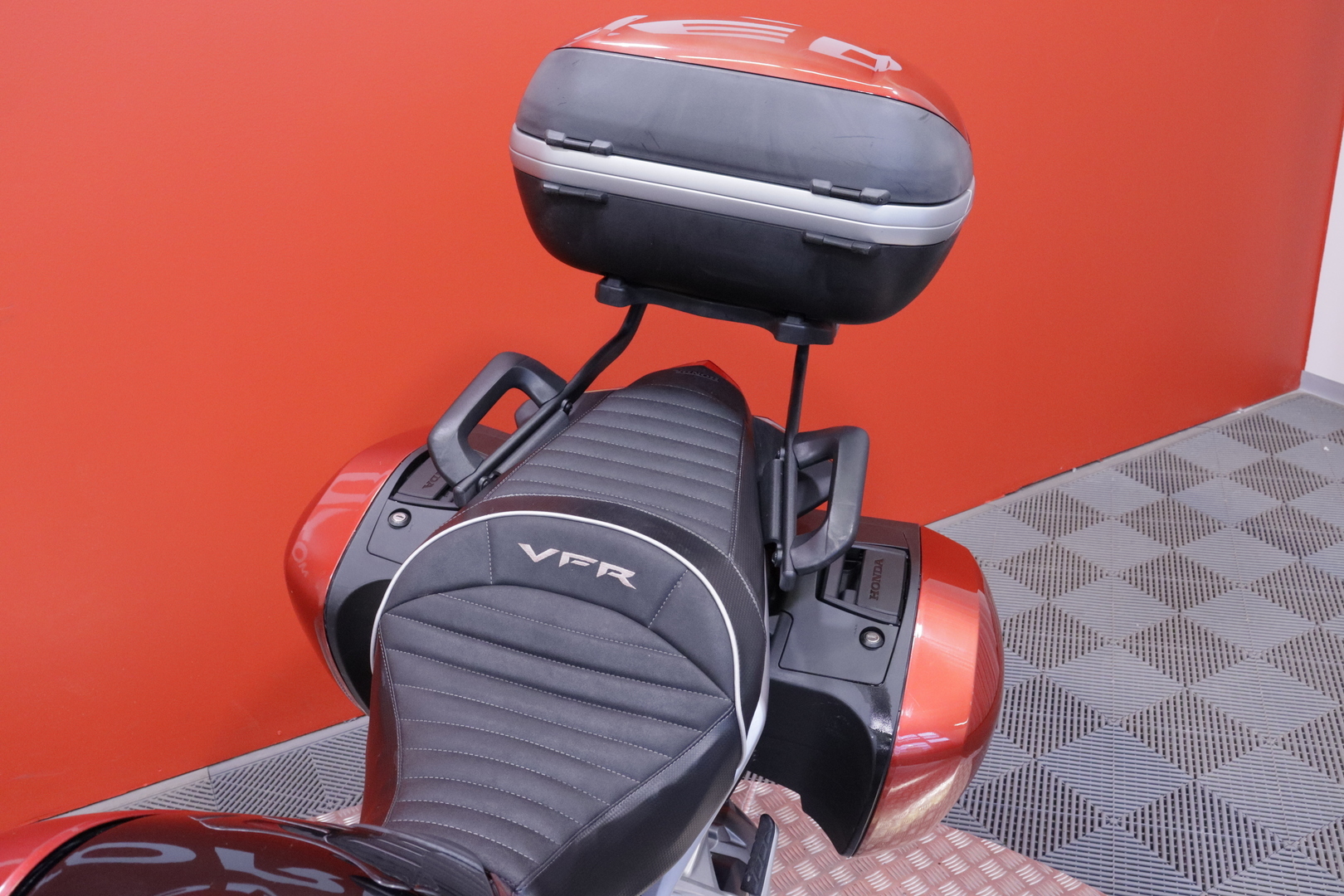 Honda - VFR - 1200 F // Suomi-pyörä / Akrapovic / Huoltokirja // - Moottoripyörä