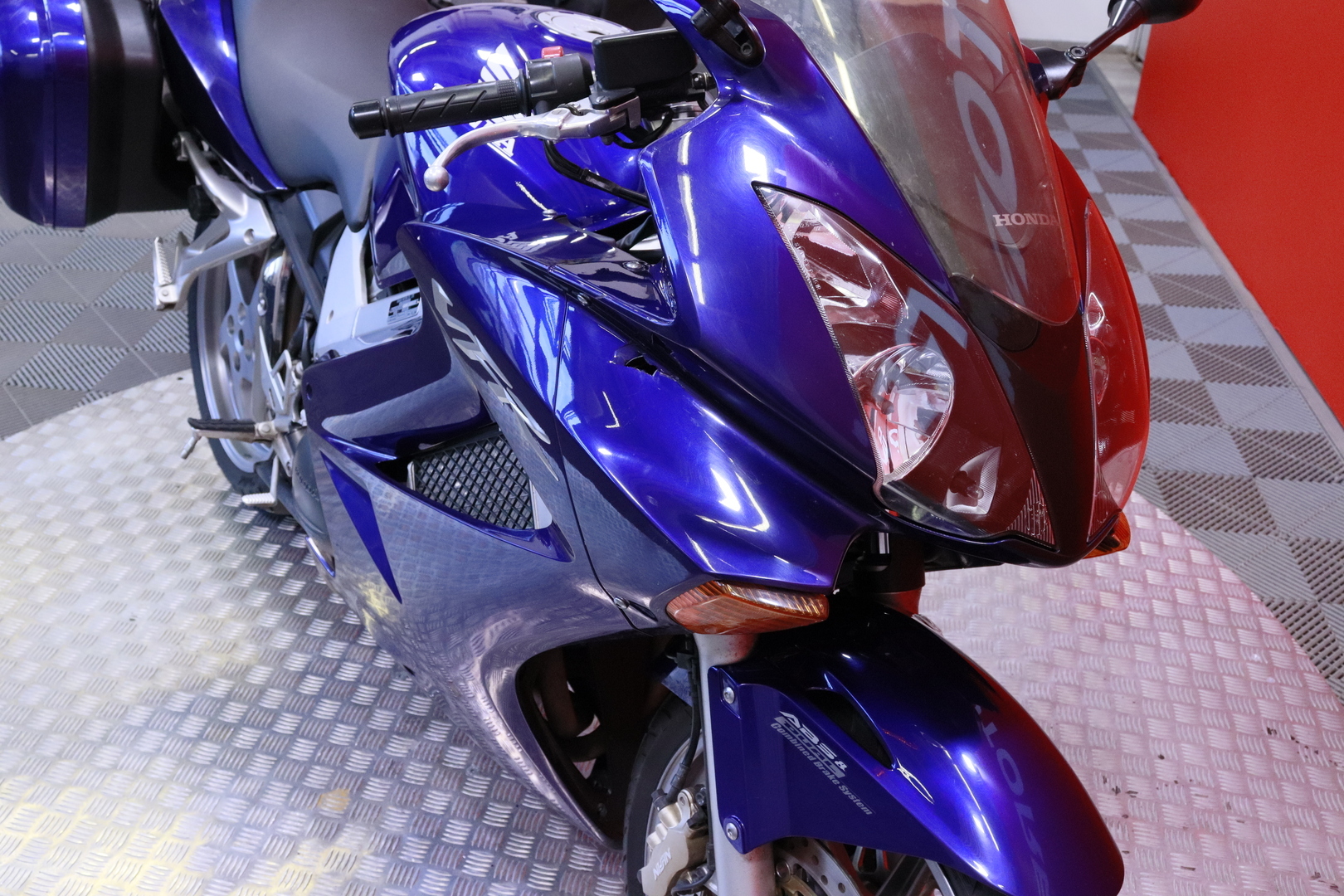 Honda - VFR - 800 VTEC // Suomi-pyörä / DCBS / 3x laukut // - Moottoripyörä