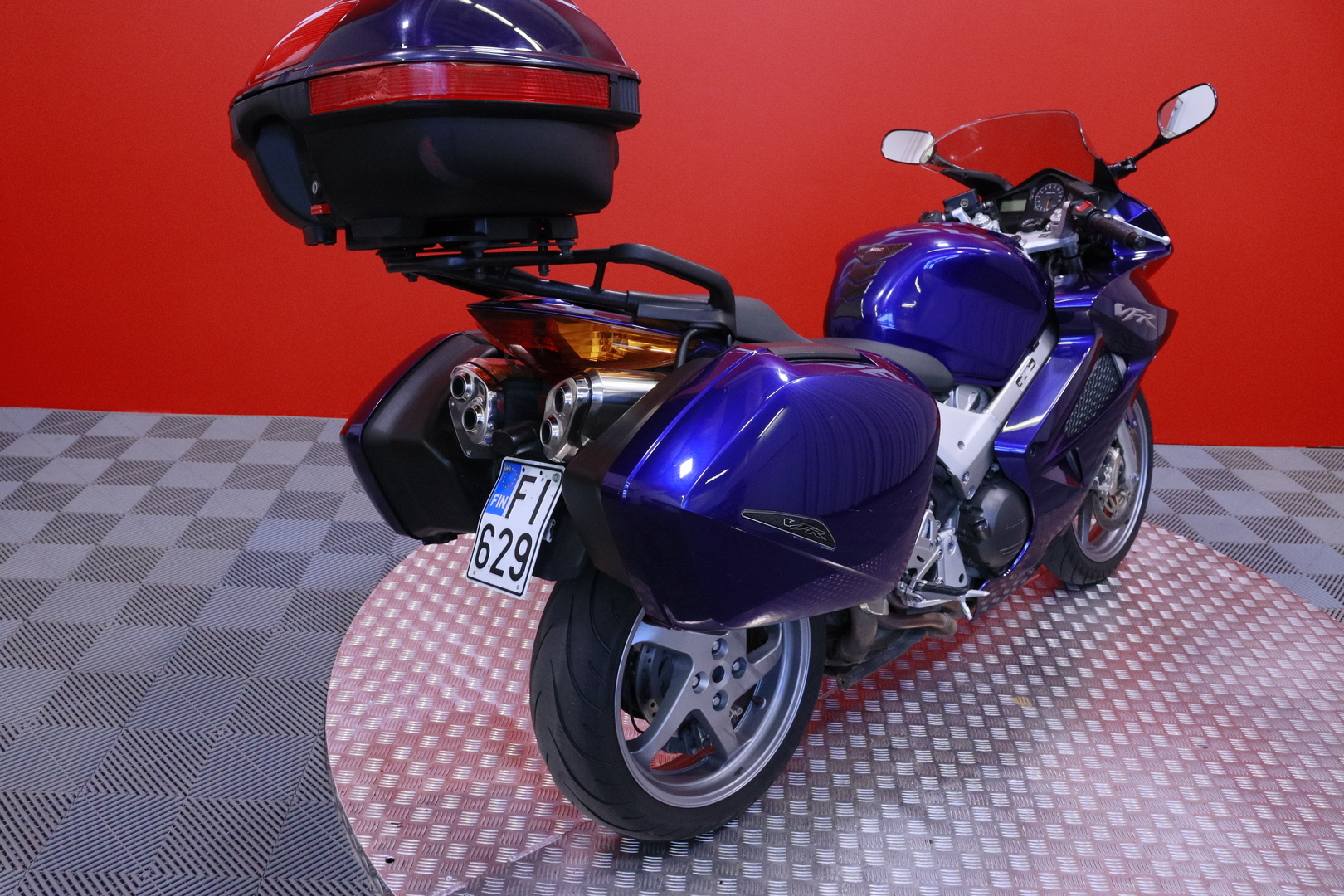 Honda - VFR - 800 VTEC // Suomi-pyörä / DCBS / 3x laukut // - Moottoripyörä