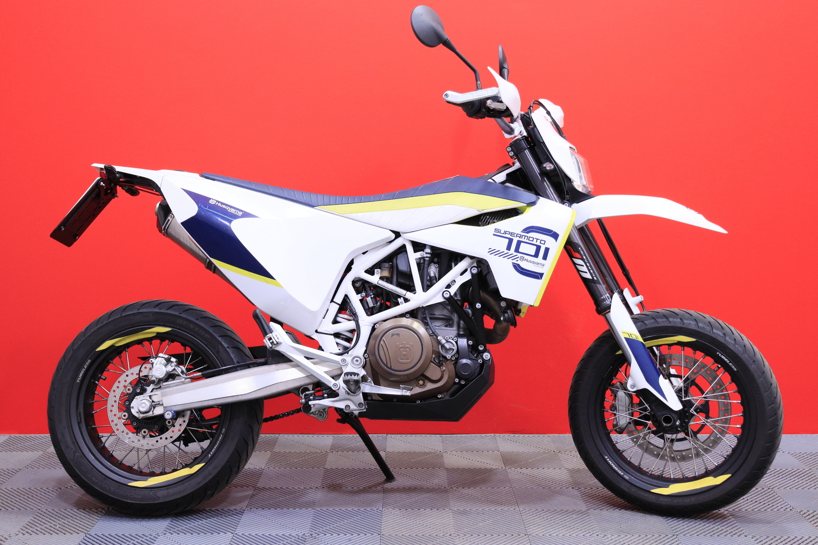 Husqvarna - 701 - Supermoto // Wings / ABS / LED vilkut / kahvasuojat // - Moottoripyörä