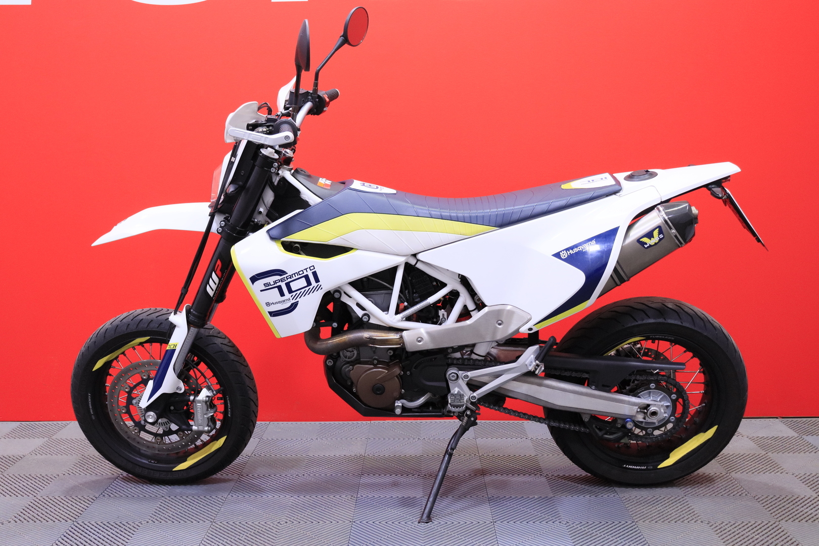 Husqvarna - 701 - Supermoto // Wings / ABS / LED vilkut / kahvasuojat // - Moottoripyörä