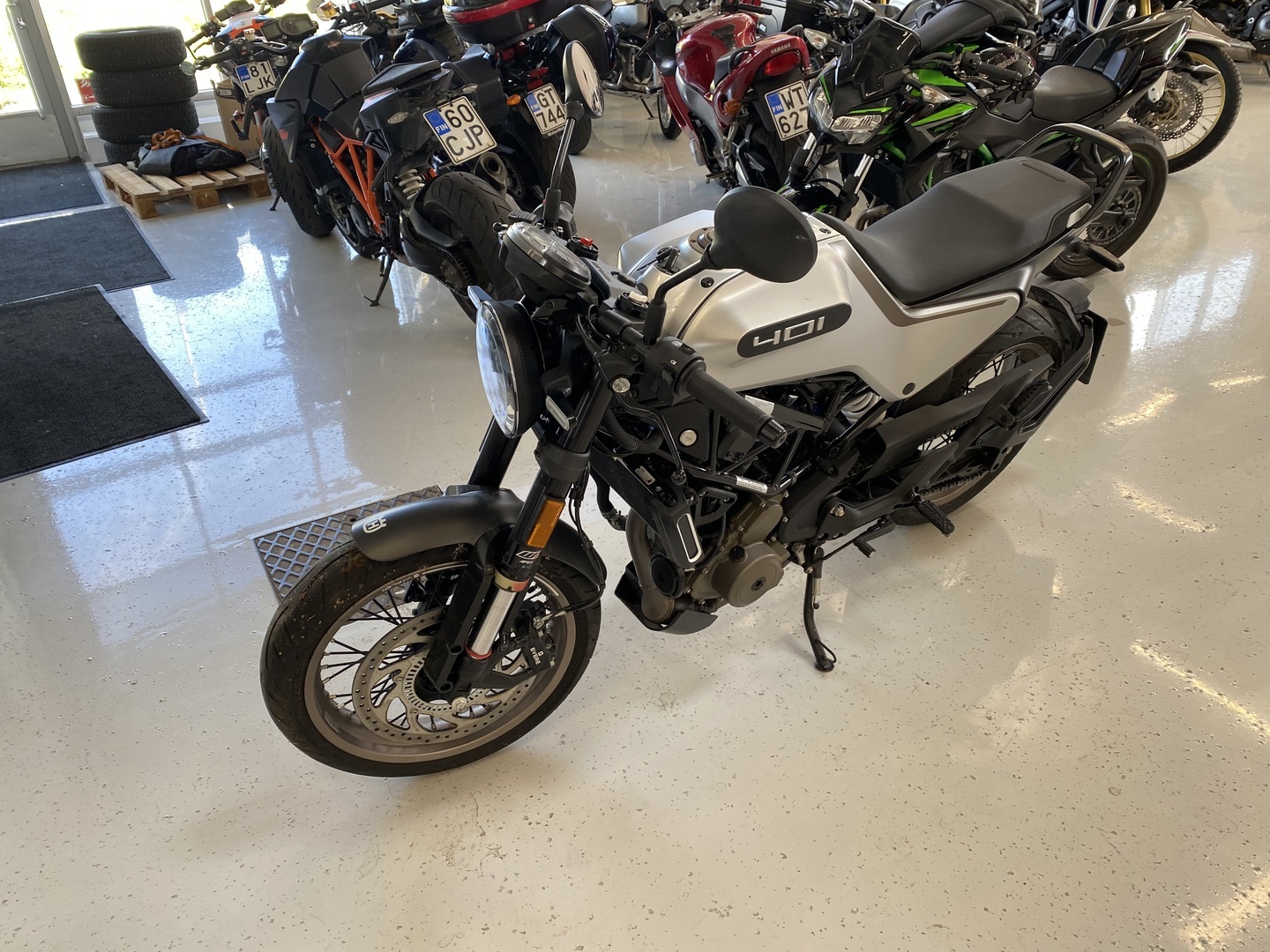 Husqvarna - VITPILEN - 401 // Juuri saapunut! / Suomi-pyörä / ABS / Led-Takavalo // - Moottoripyörä