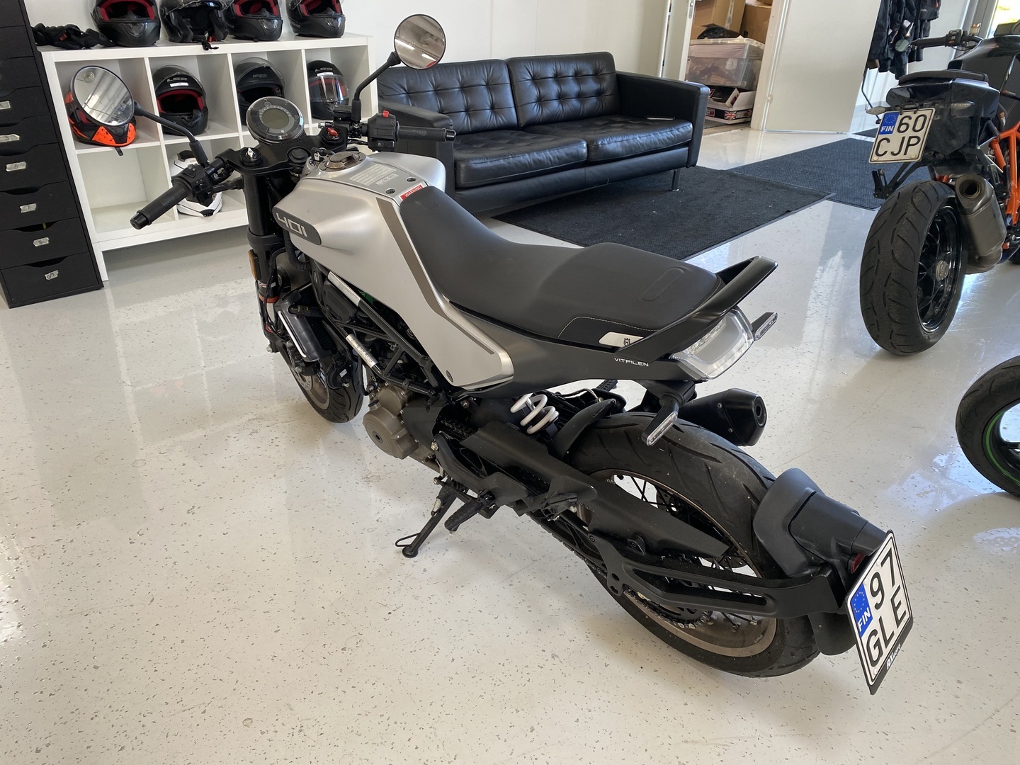 Husqvarna - VITPILEN - 401 // Juuri saapunut! / Suomi-pyörä / ABS / Led-Takavalo // - Moottoripyörä