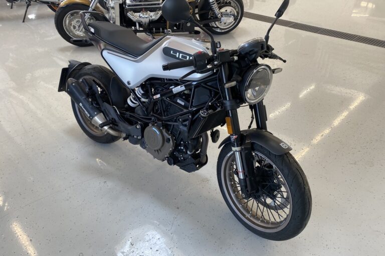 Husqvarna - VITPILEN - 401 // Juuri saapunut! / Suomi-pyörä / ABS / Led-Takavalo // - Moottoripyörä