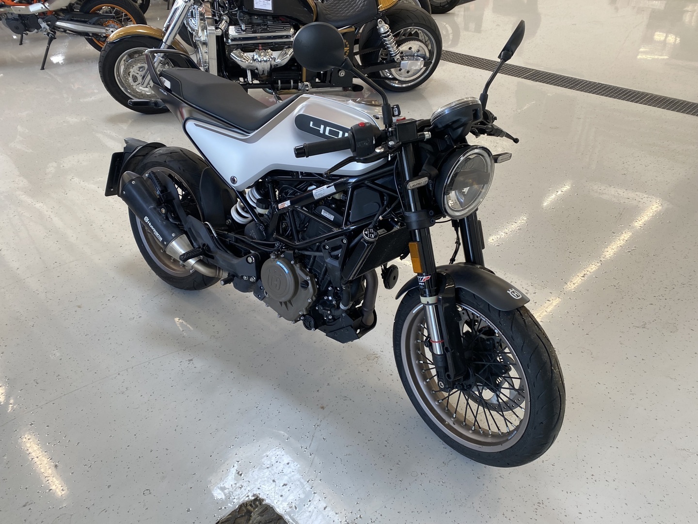 Husqvarna - VITPILEN - 401 // Juuri saapunut! / Suomi-pyörä / ABS / Led-Takavalo // - Moottoripyörä