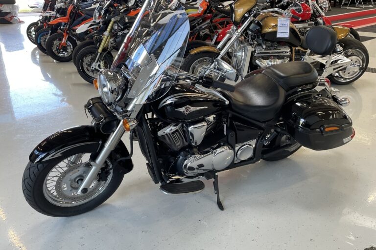 KAWASAKI - VN - 900 Classic // Juuri saapunut / Huoltokirja / sivulaukut // - Moottoripyörä