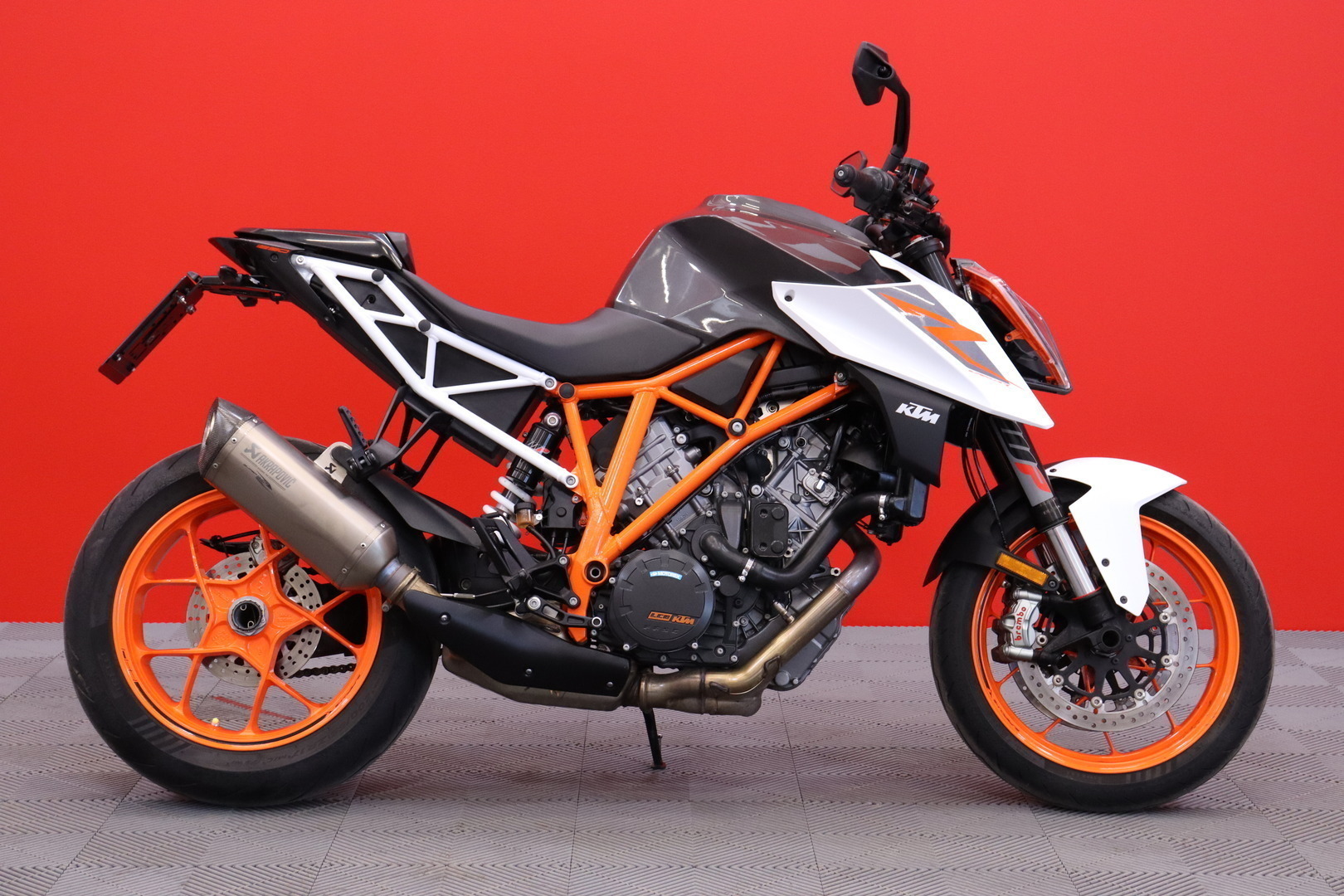 KTM - 1290 - Super Duke R // Suomi-pyörä / Perf. Pack / shifter+ / Akrapovic / Huoltokirja // - Moottoripyörä