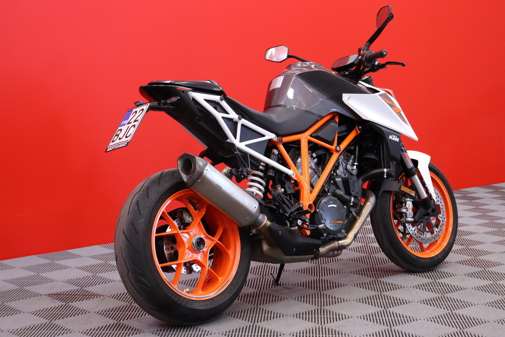 KTM - 1290 - Super Duke R // Suomi-pyörä / Perf. Pack / shifter+ / Akrapovic / Huoltokirja // - Moottoripyörä