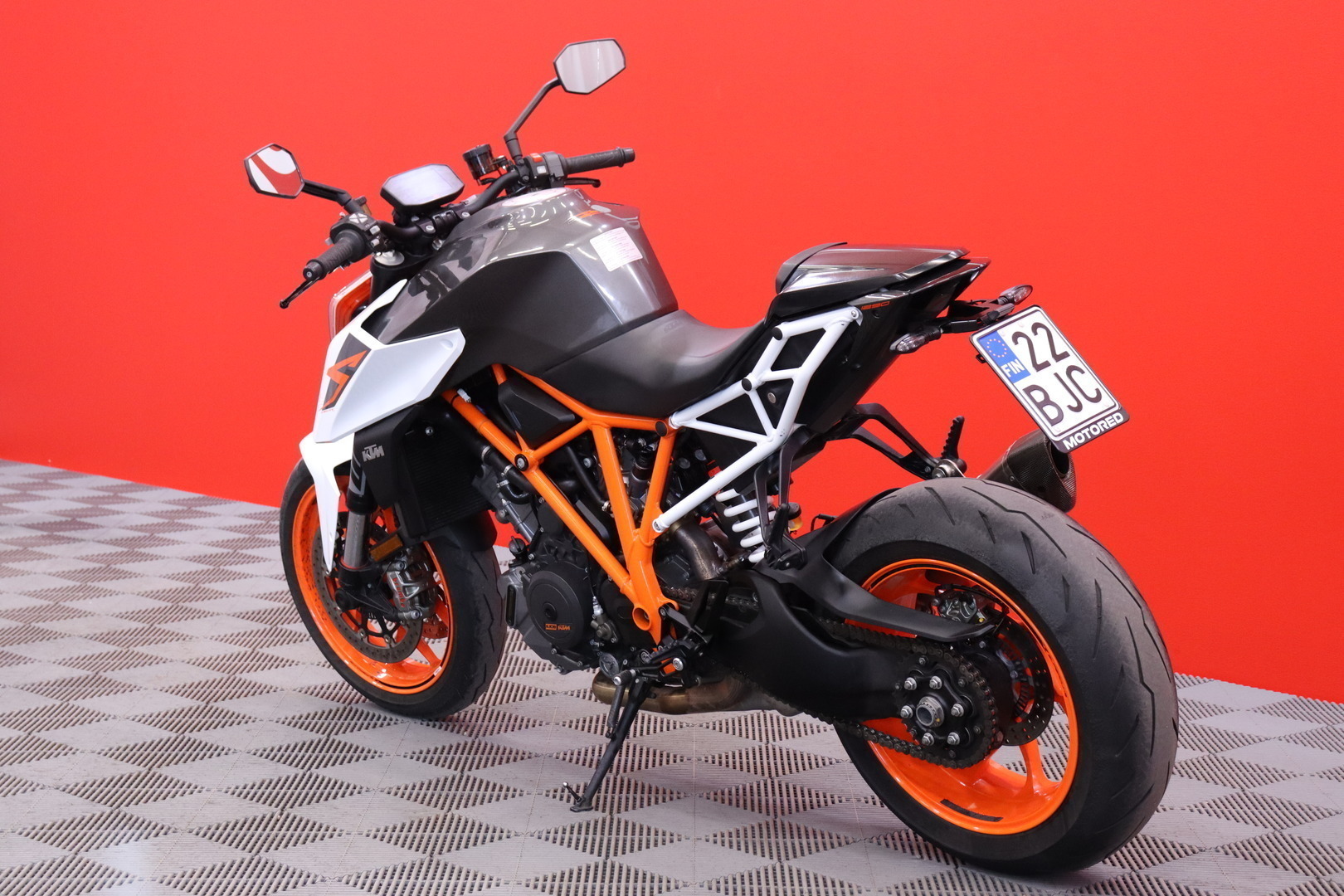 KTM - 1290 - Super Duke R // Suomi-pyörä / Perf. Pack / shifter+ / Akrapovic / Huoltokirja // - Moottoripyörä
