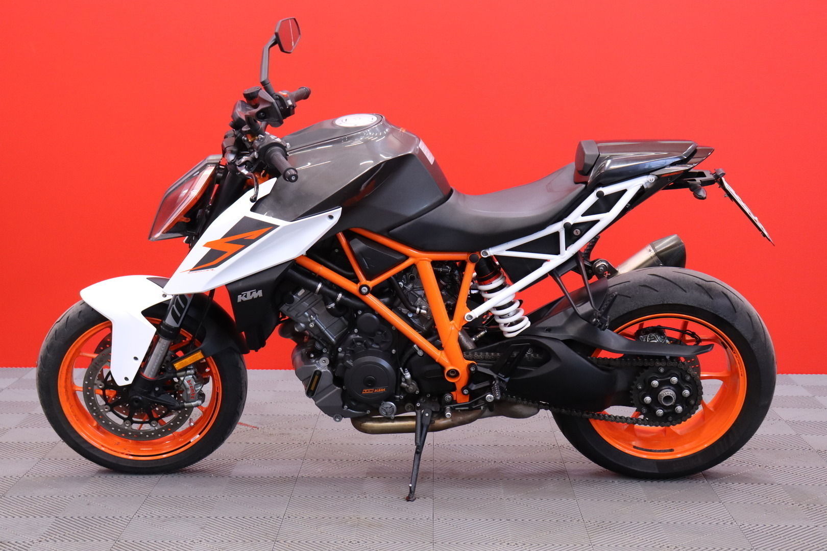 KTM - 1290 - Super Duke R // Suomi-pyörä / Perf. Pack / shifter+ / Akrapovic / Huoltokirja // - Moottoripyörä