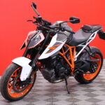 KTM - 1290 - Super Duke R // Suomi-pyörä / Perf. Pack / shifter+ / Akrapovic / Huoltokirja // - Moottoripyörä