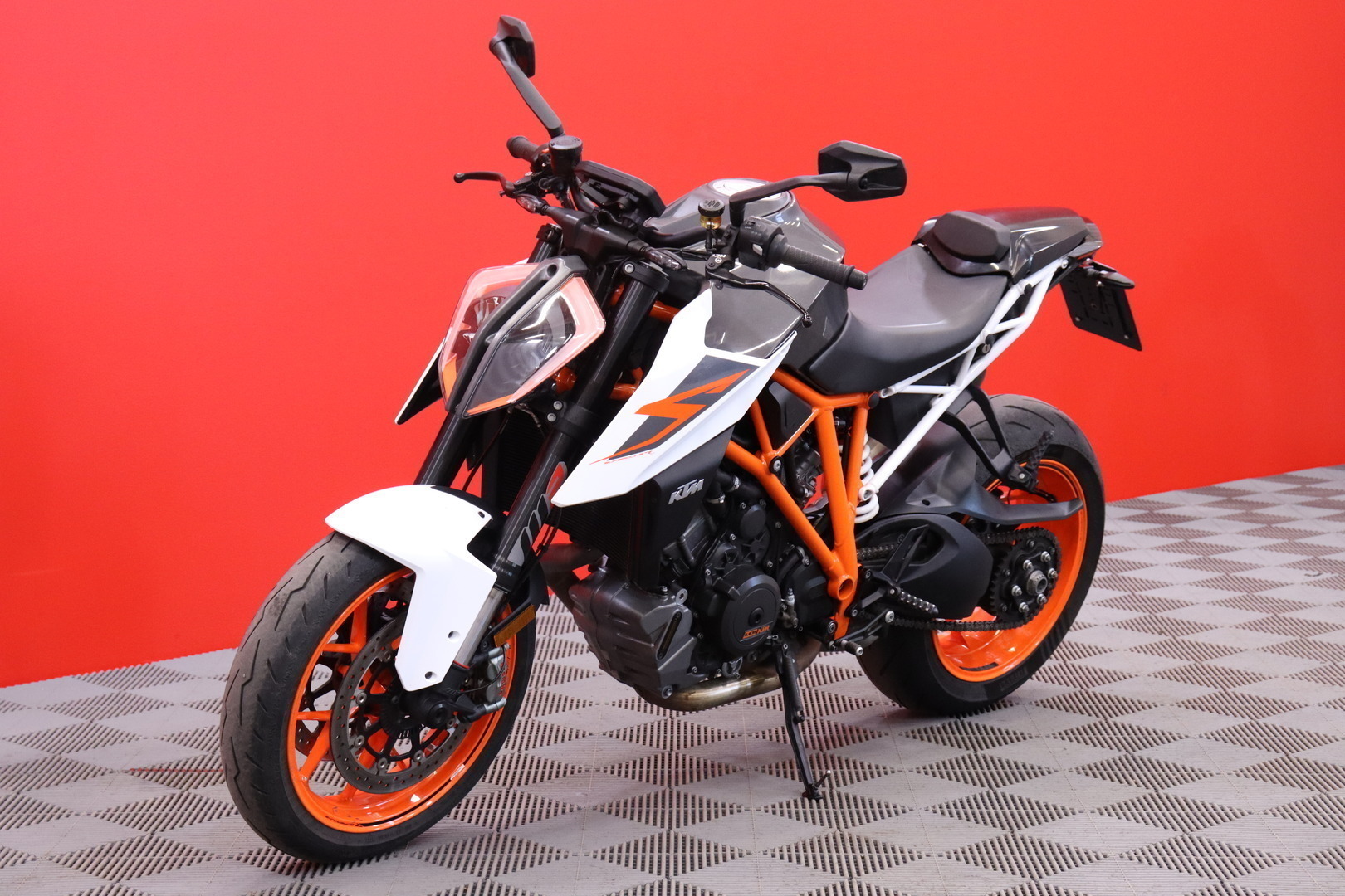 KTM - 1290 - Super Duke R // Suomi-pyörä / Perf. Pack / shifter+ / Akrapovic / Huoltokirja // - Moottoripyörä