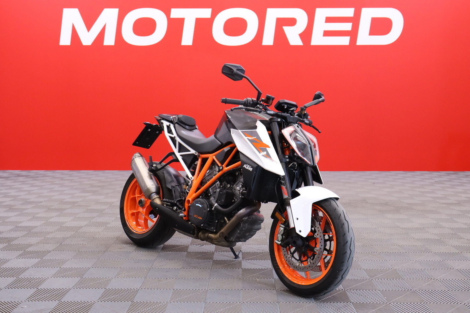 KTM - 1290 - Super Duke R // Suomi-pyörä / Perf. Pack / shifter+ / Akrapovic / Huoltokirja // - Moottoripyörä