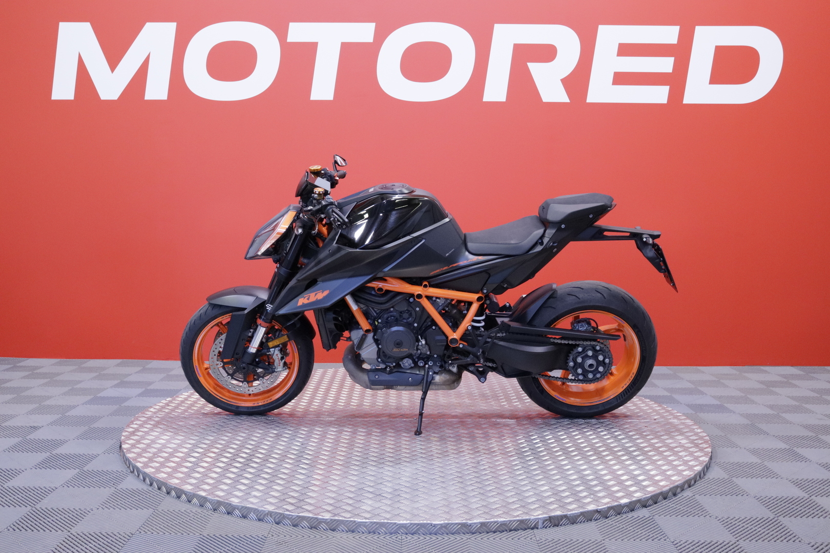 KTM - 1290 - Super Duke R // Juuri saapunut! / Trackpack / Vakkari / Leovince // - Moottoripyörä